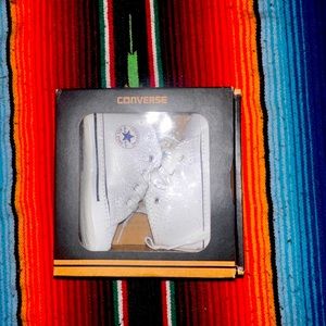 baby 3C white converse